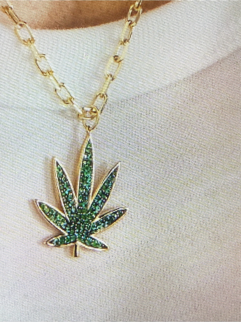BEAUTIFUL NEW IN BOX SYDNEY EVAN LARGE EMERALD POT LEAF GOLD NECKLACE